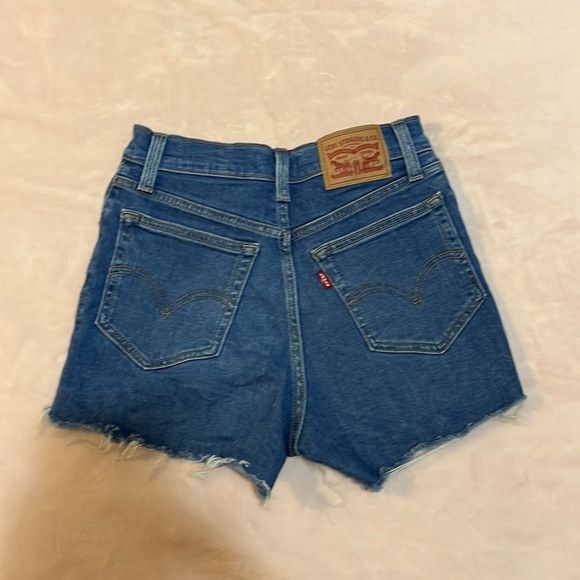 Levi jean shorts - Picture 3 of 5